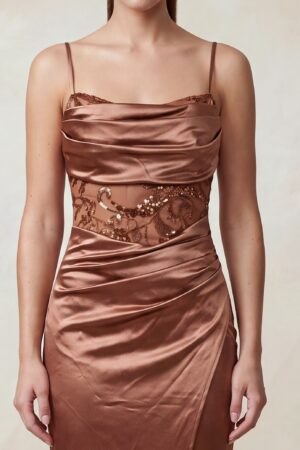 Vestido maxi escote drapeado con corset de lentejuelas